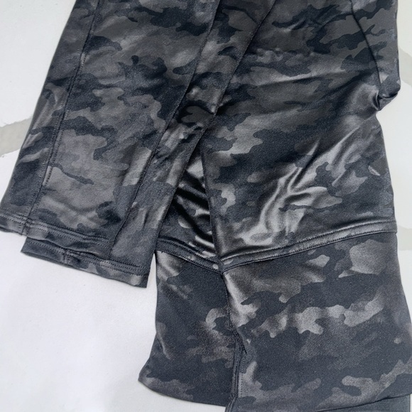 Spanx faux leather camo leggings - Picture 3 of 3